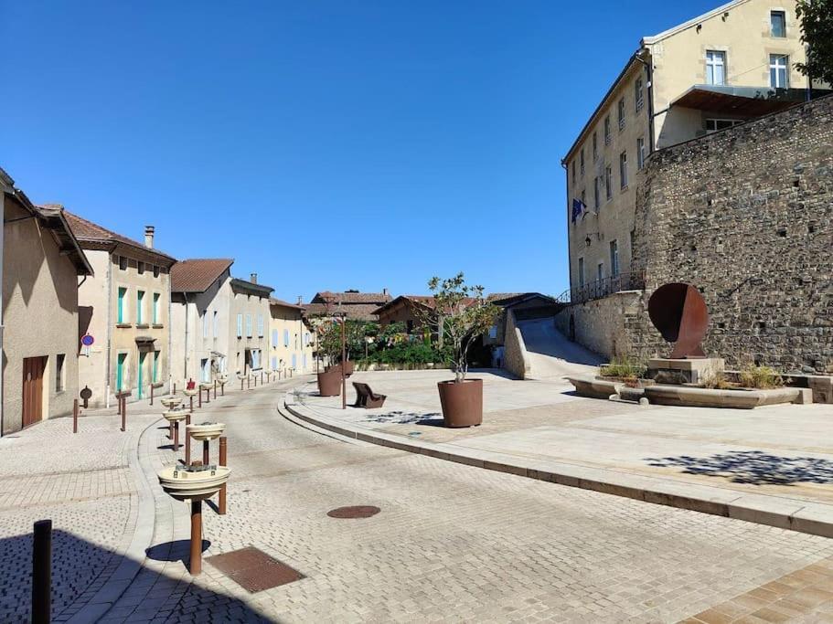 Charmant Meuble Dans Un Joli Village Circulaire Alixan Εξωτερικό φωτογραφία